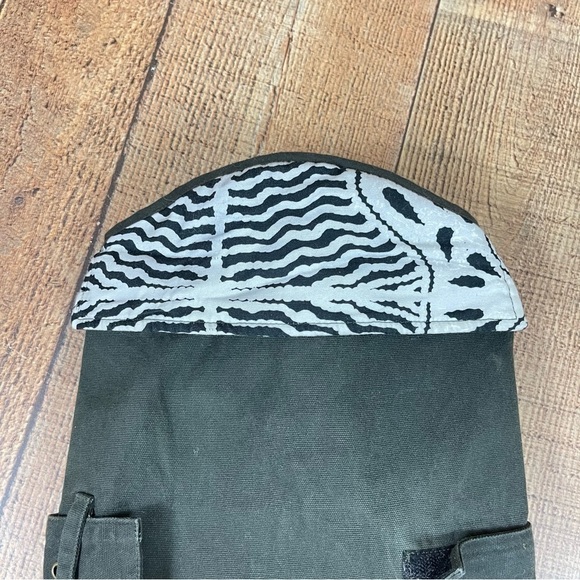 Outback Tails Oilskin Dog Coat Vaughan Springs Medium - Picture 4 of 11